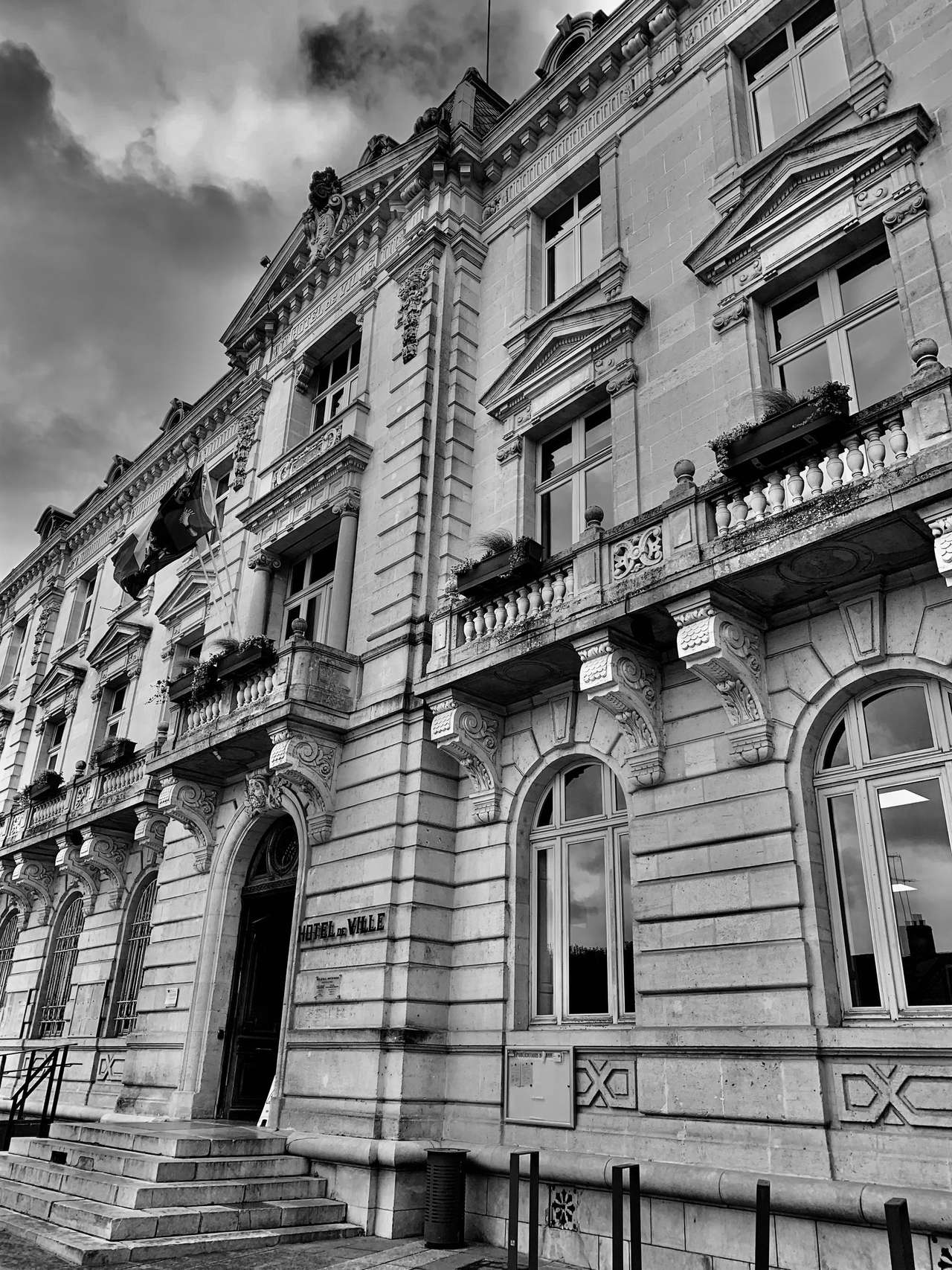 Façade de l’hôtel de ville de Mont-de-Marsan