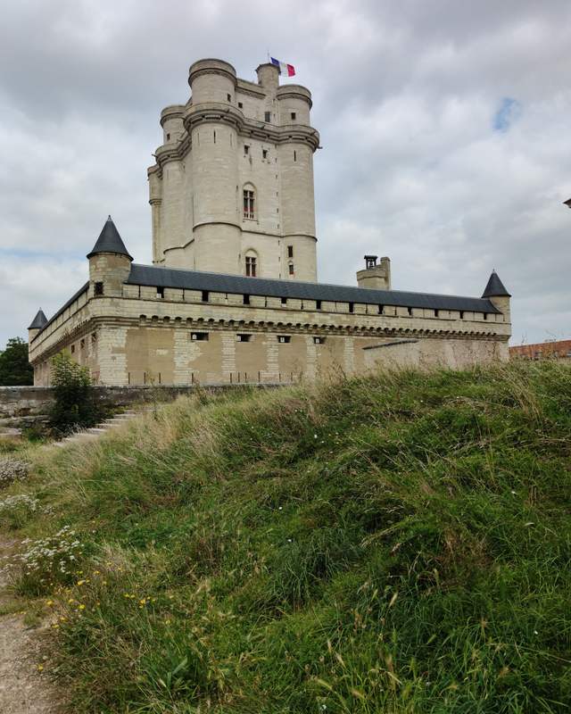 Le donjon et l’enceinte du château de Vincennes