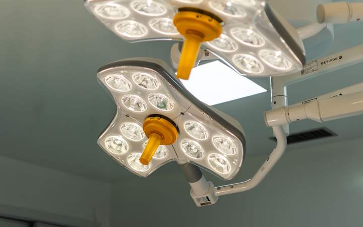 Scialytiques LED de bloc opératoire suspendus au plafond