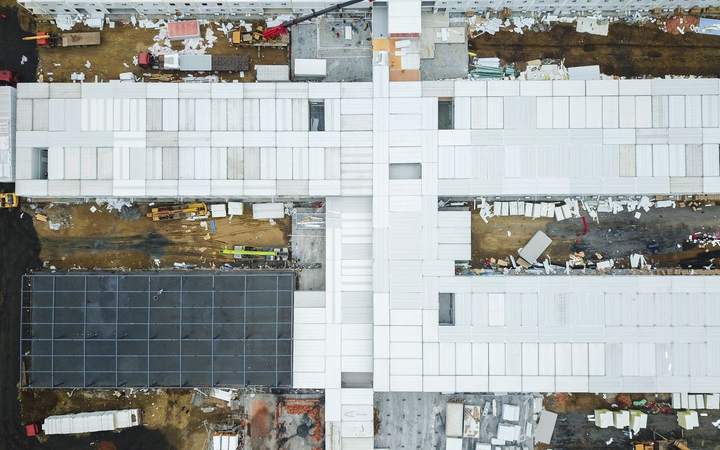 Vue aérienne d’un chantier de bâtiment en cours de construction