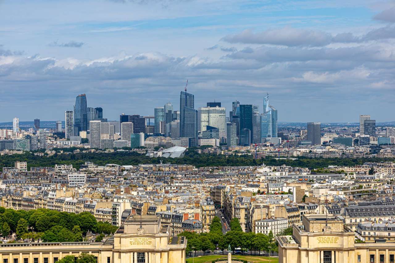 Les tours du quartier d’affaires de La Défense vues depuis Paris