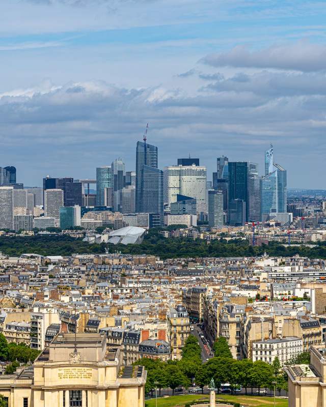 Les tours du quartier d’affaires de La Défense vues depuis Paris