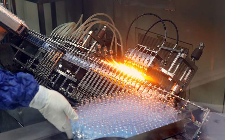 Ligne de production pharmaceutique sous atmosphère contrôlée