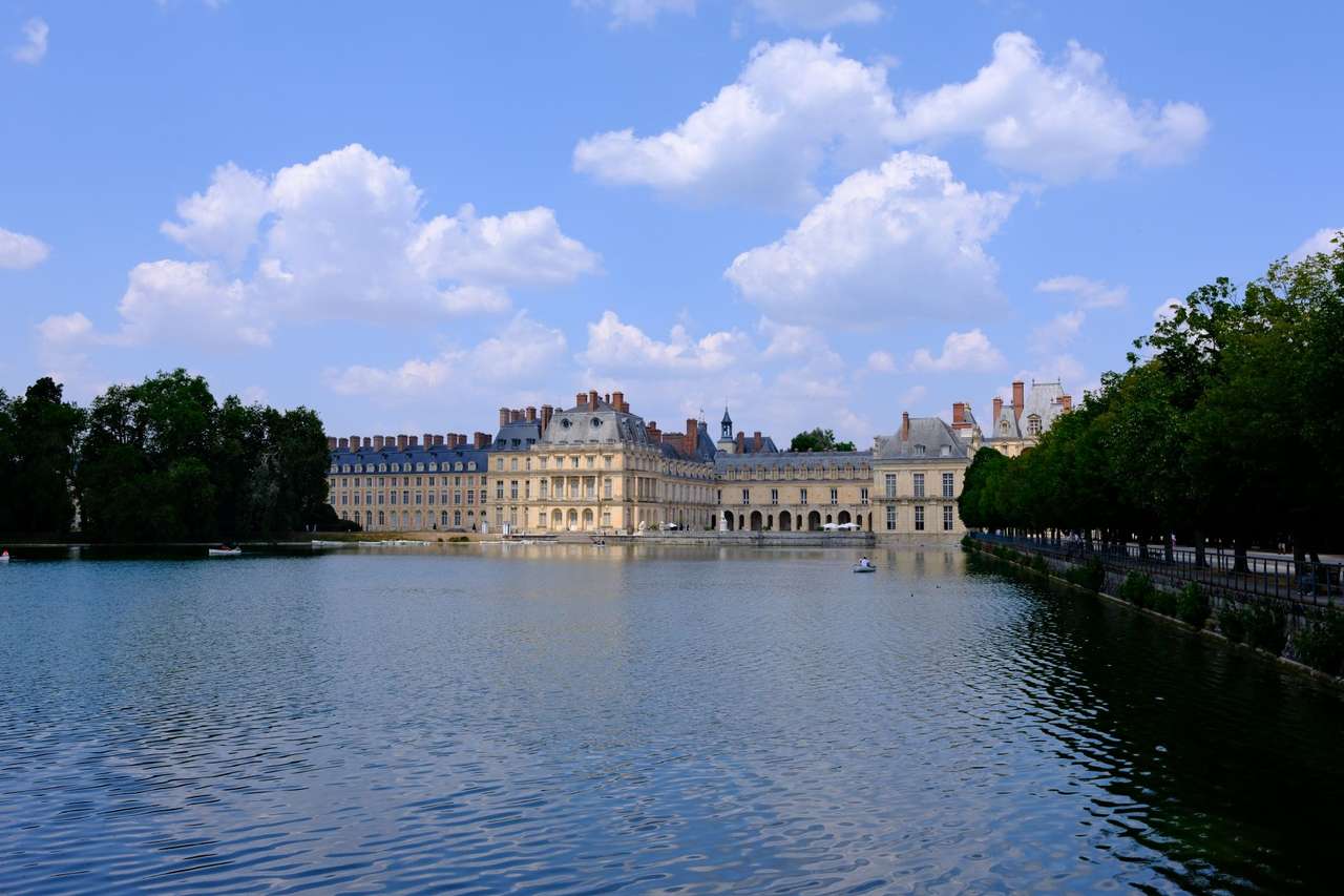 Le château de Fontainebleau et l’étang aux Carpes