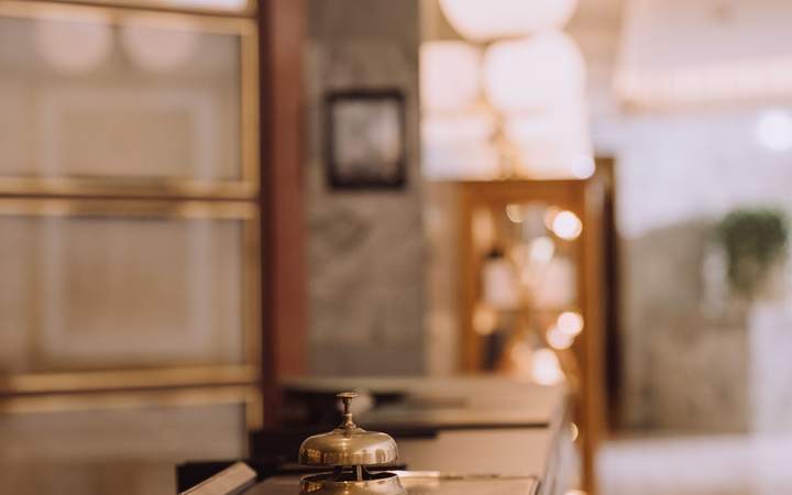 Comptoir de réception d’un hôtel